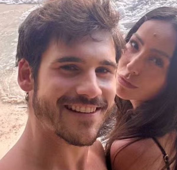 Sabrina Sato e Nicolas Prattes esquentam clima em lua de mel: ‘Ilha paradisíaca’