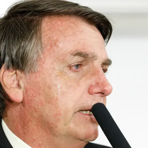 PF coloca tornozeleira eletrônica em Jair Bolsonaro.