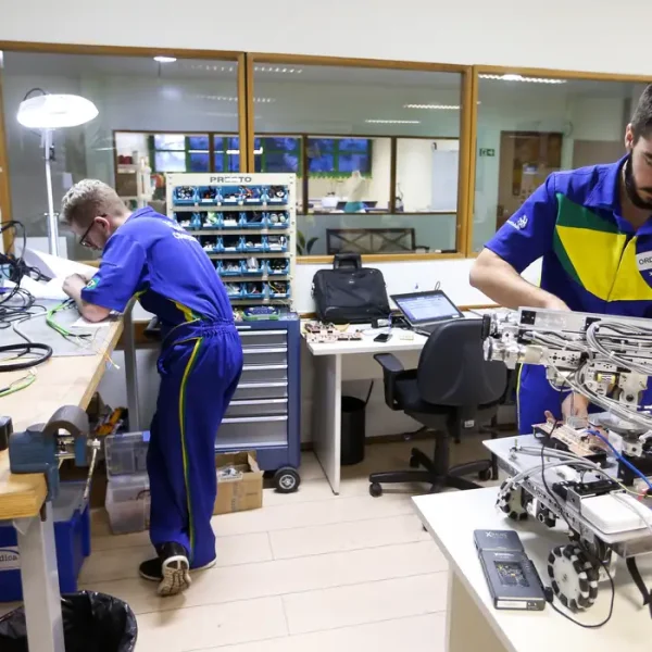 MEC regulamenta programa que fortalece formação profissional