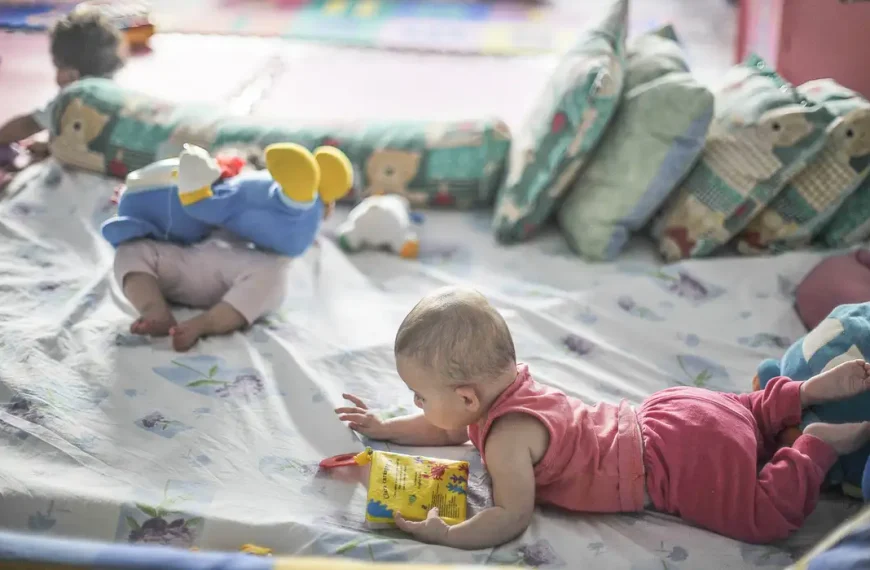 Pobreza afeta desenvolvimento de bebês desde 6 meses, mostra pesquisa