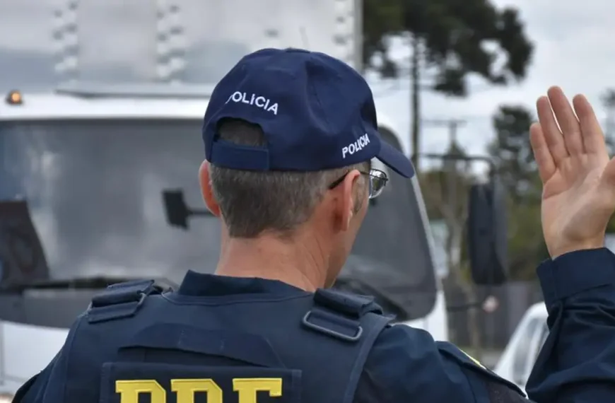 Acidente entre van e caminhão em Planaltina deixa cinco mortos