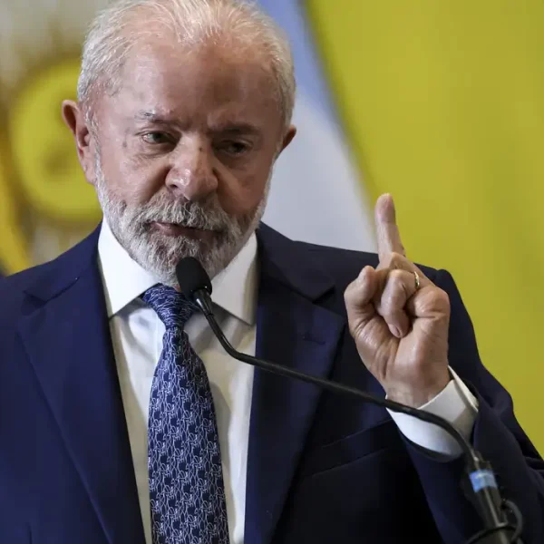 Lula faz apelo à paz, condena corrida armamentista e critica ONU