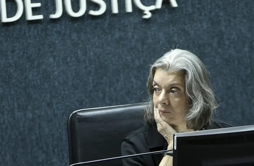 Cármen Lúcia vota por derrubar flexibilização da Lei da Ficha Limpa