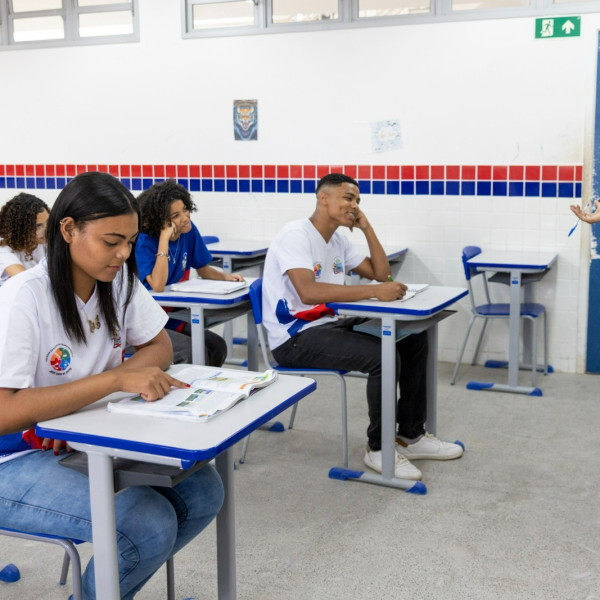 Profissionais da Educação começam a receber pagamento do acordo do Piso Salarial do Magistério