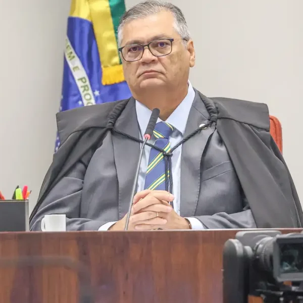 Dino determina afastamento do presidente do TCE do Maranhão