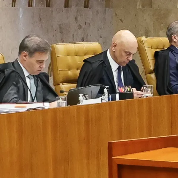 Mendonça acusa Moraes de direcionar investigação no STF