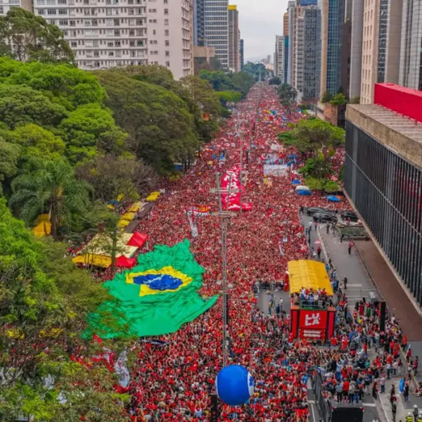 Campanha de Lula aciona TSE após post falso sobre comício na Paulista