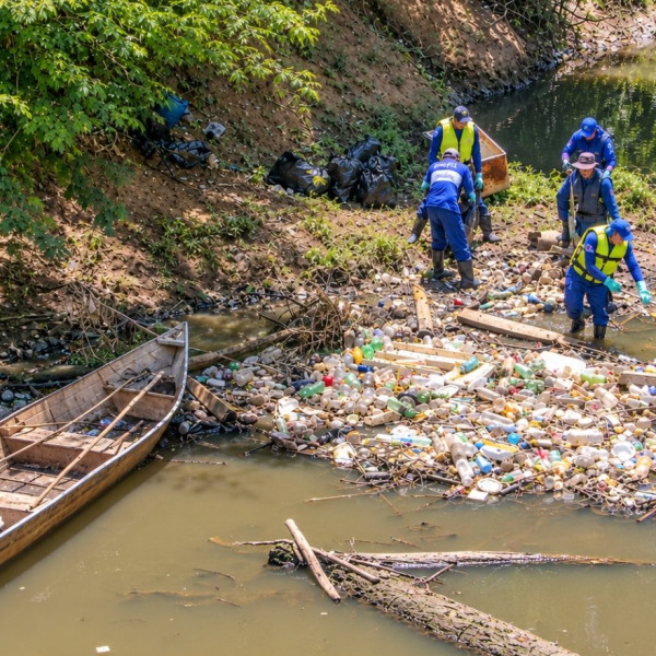 RIO BRANCO – Prefeitura retira mais de 160 toneladas de resíduos dos igarapés Batista e São Francisco em 23 dias de ação